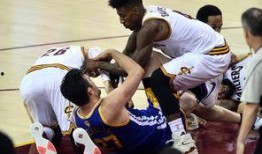 篮球今日独家爆料最新消息,今日最新内幕爆料，揭秘赛场背后故事